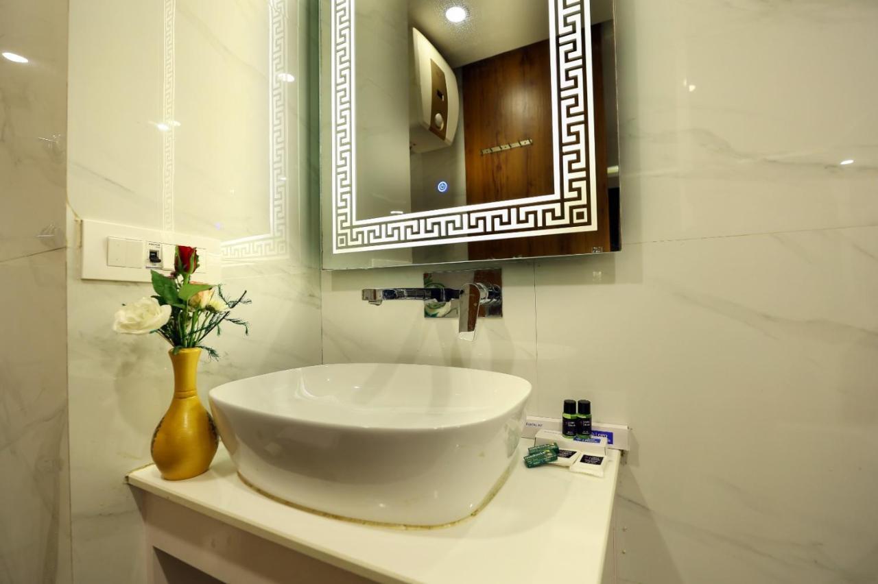Hotel Viva Palace By Opo Új-Delhi Kültér fotó