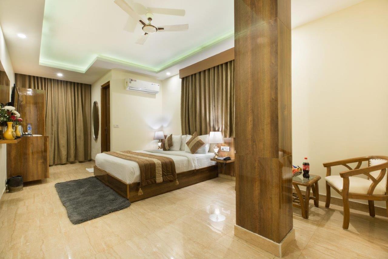 Hotel Viva Palace By Opo Új-Delhi Kültér fotó