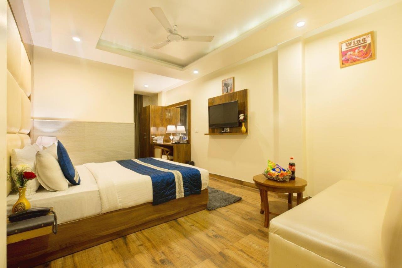Hotel Viva Palace By Opo Új-Delhi Kültér fotó