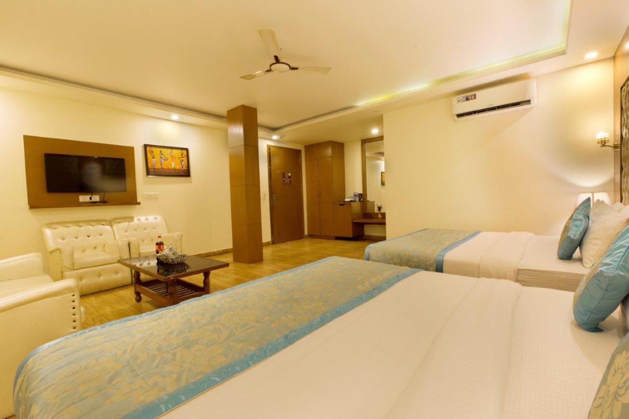 Hotel Viva Palace By Opo Új-Delhi Kültér fotó