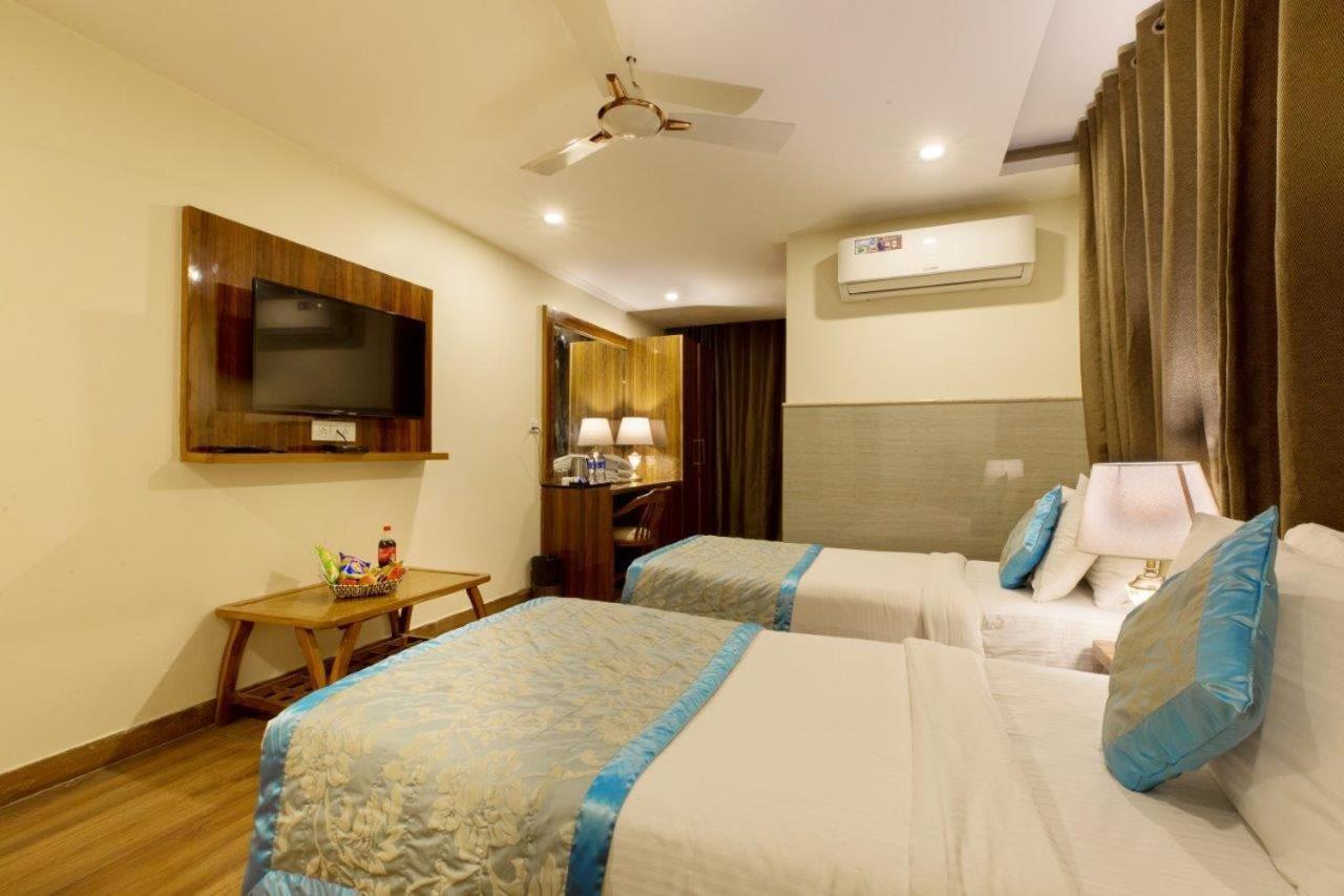 Hotel Viva Palace By Opo Új-Delhi Kültér fotó