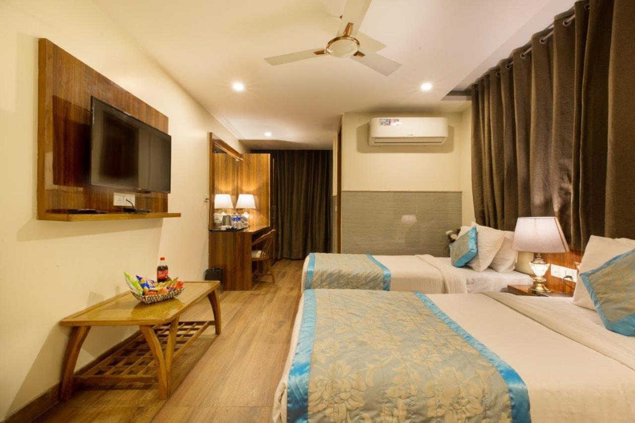 Hotel Viva Palace By Opo Új-Delhi Kültér fotó
