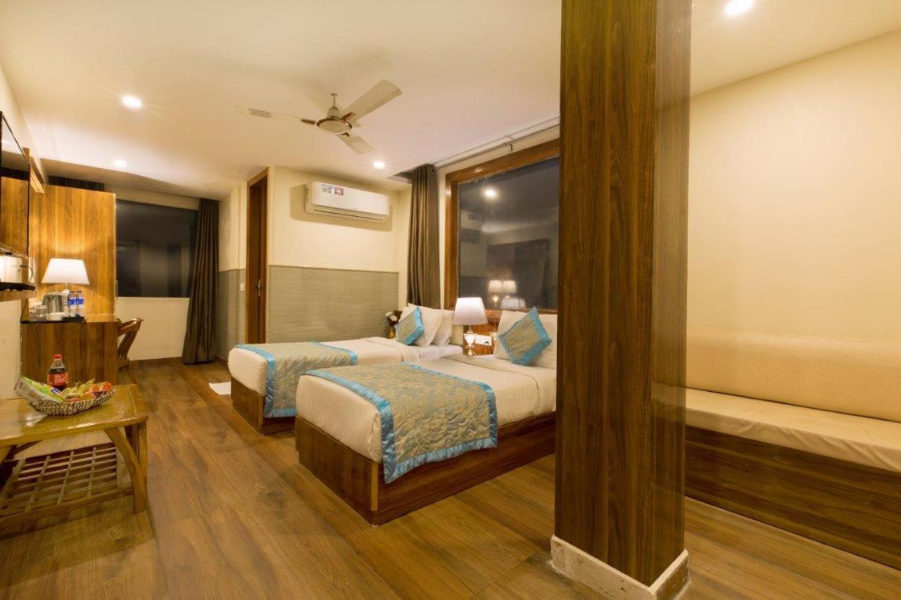 Hotel Viva Palace By Opo Új-Delhi Kültér fotó