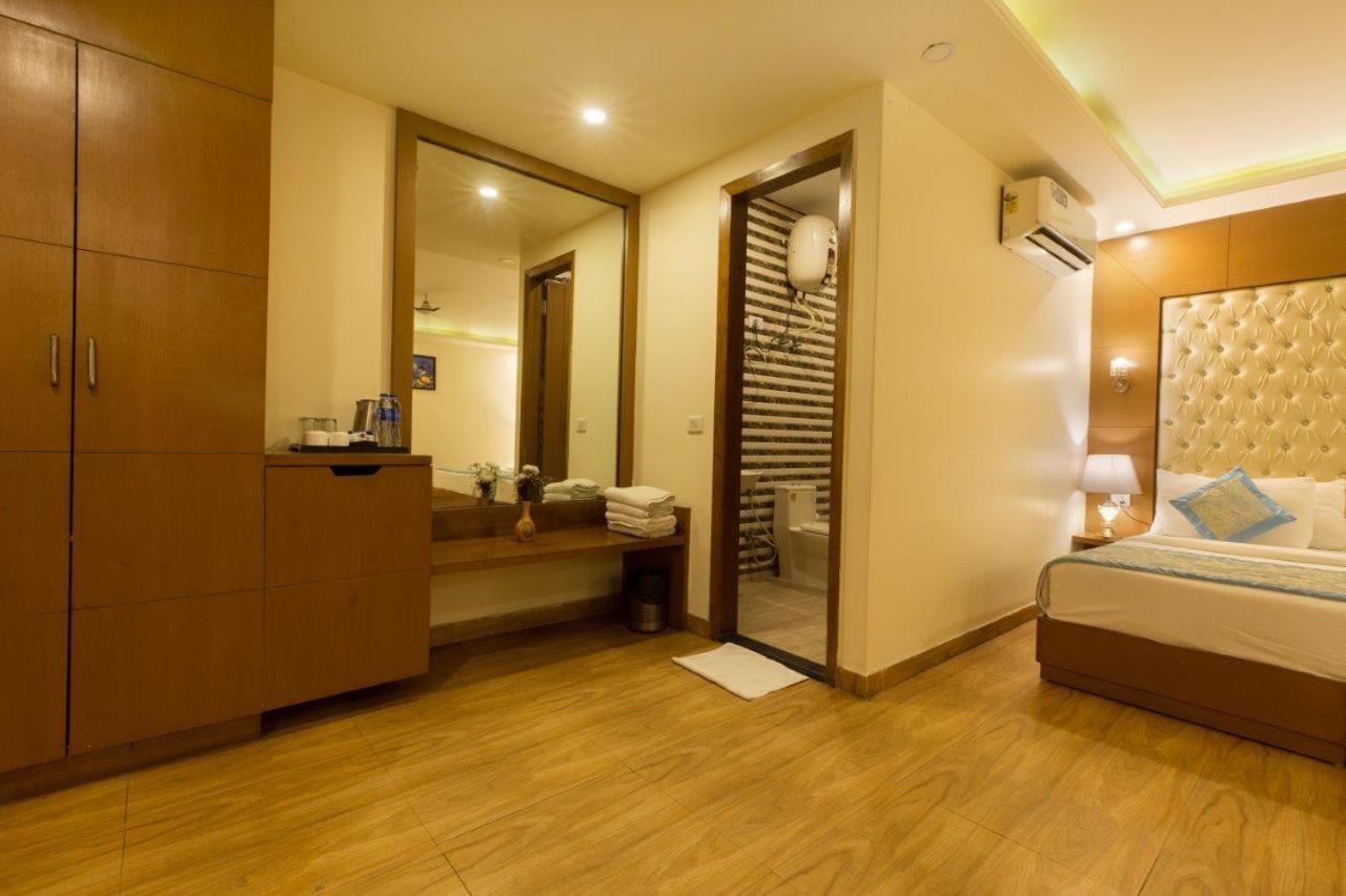 Hotel Viva Palace By Opo Új-Delhi Kültér fotó