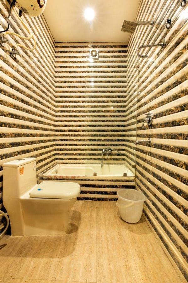 Hotel Viva Palace By Opo Új-Delhi Kültér fotó