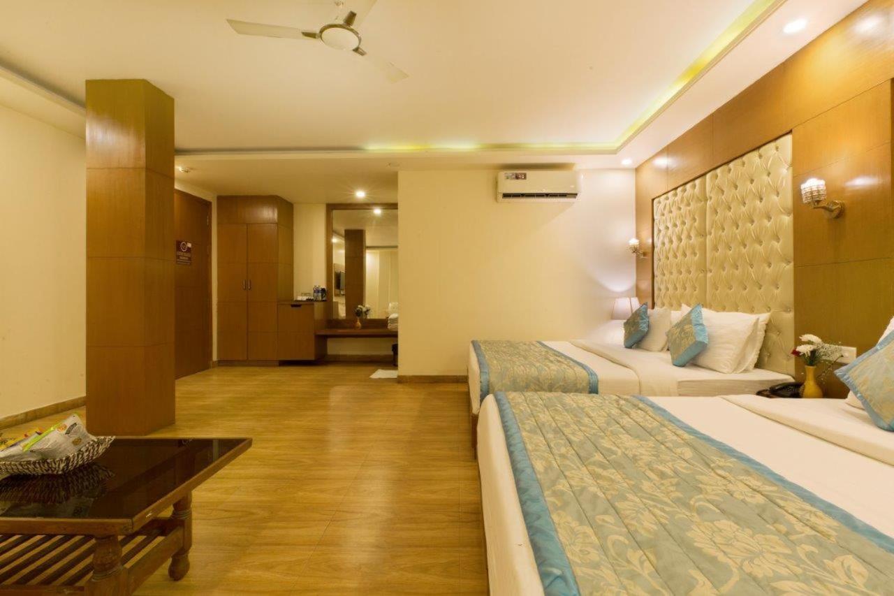 Hotel Viva Palace By Opo Új-Delhi Kültér fotó