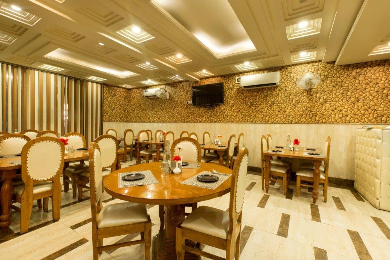 Hotel Viva Palace By Opo Új-Delhi Kültér fotó