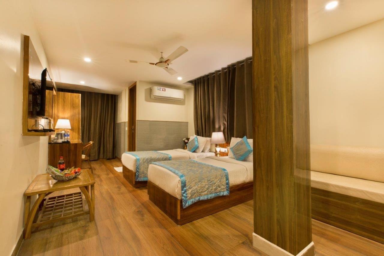 Hotel Viva Palace By Opo Új-Delhi Kültér fotó