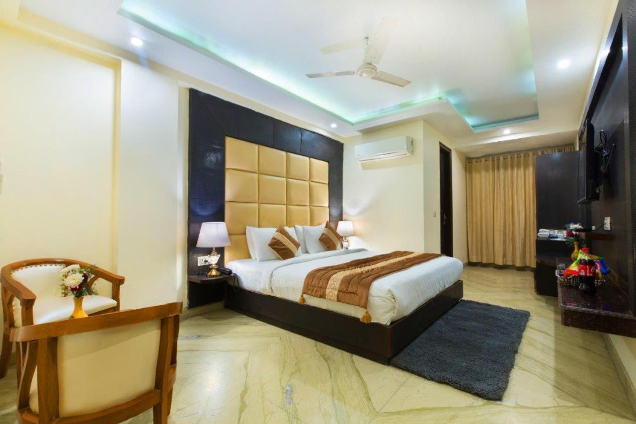 Hotel Viva Palace By Opo Új-Delhi Kültér fotó