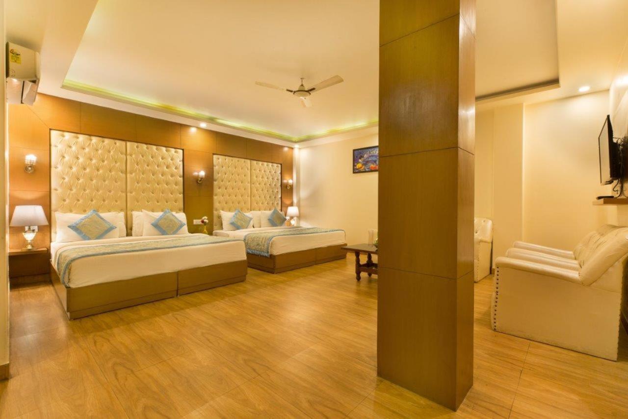 Hotel Viva Palace By Opo Új-Delhi Kültér fotó