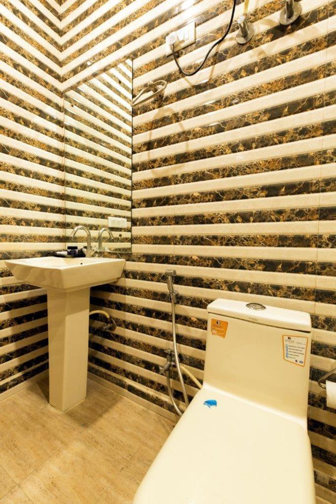 Hotel Viva Palace By Opo Új-Delhi Kültér fotó